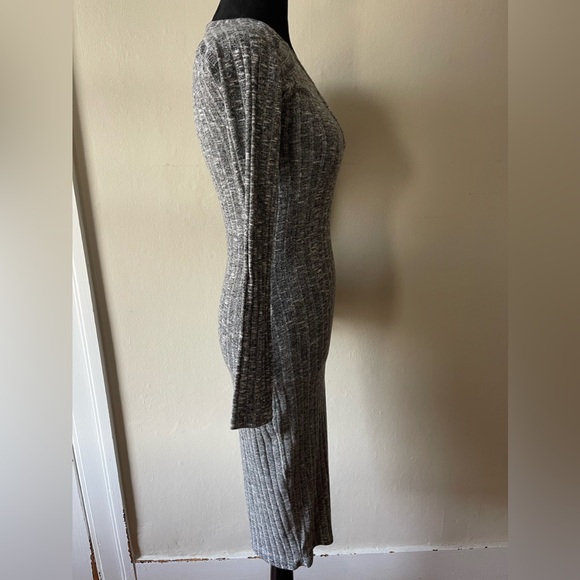 Want My Look Bella black/white combo key hole dress, form fitting, size med - Picture 5 of 5